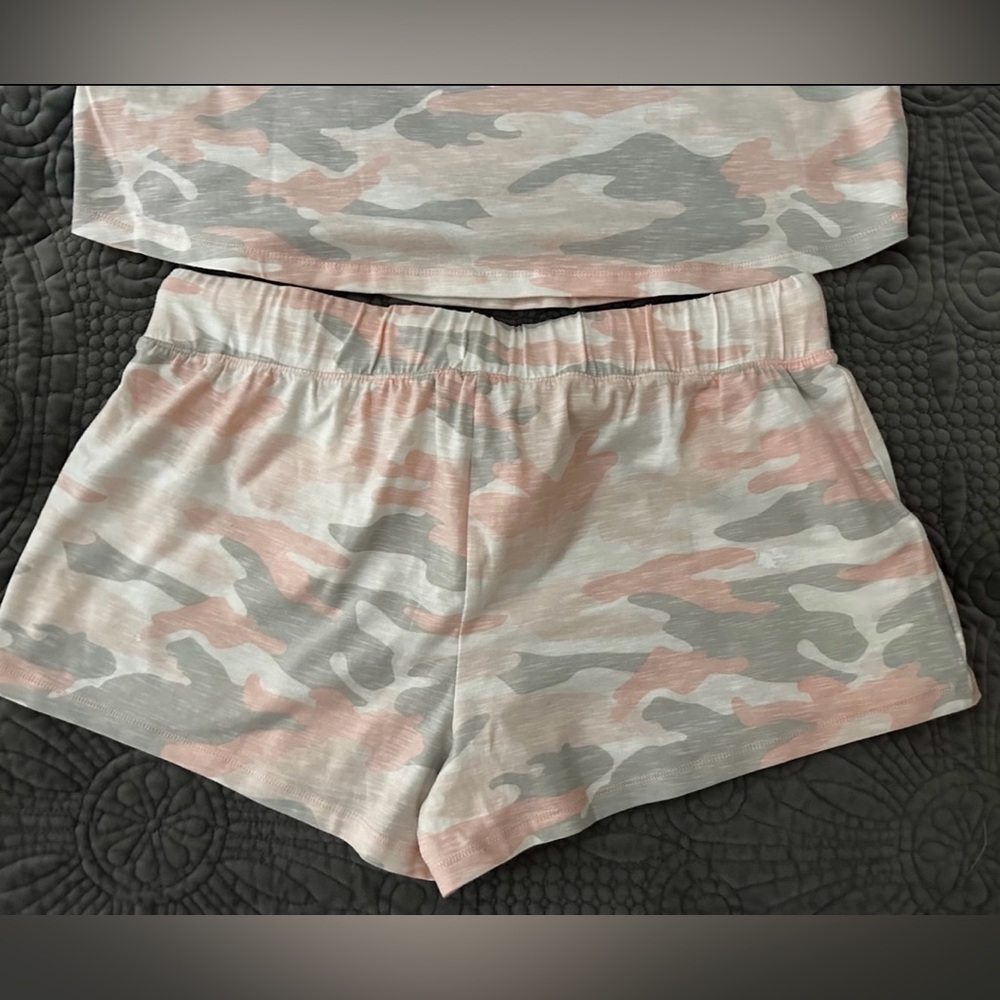 Splendid Peach & Gray Camoflauge PJ or Loungewear Set - Size Medium - Picture 8 of 12